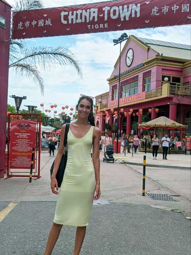 Clara en un China Town de Tigre, Buenos Aires